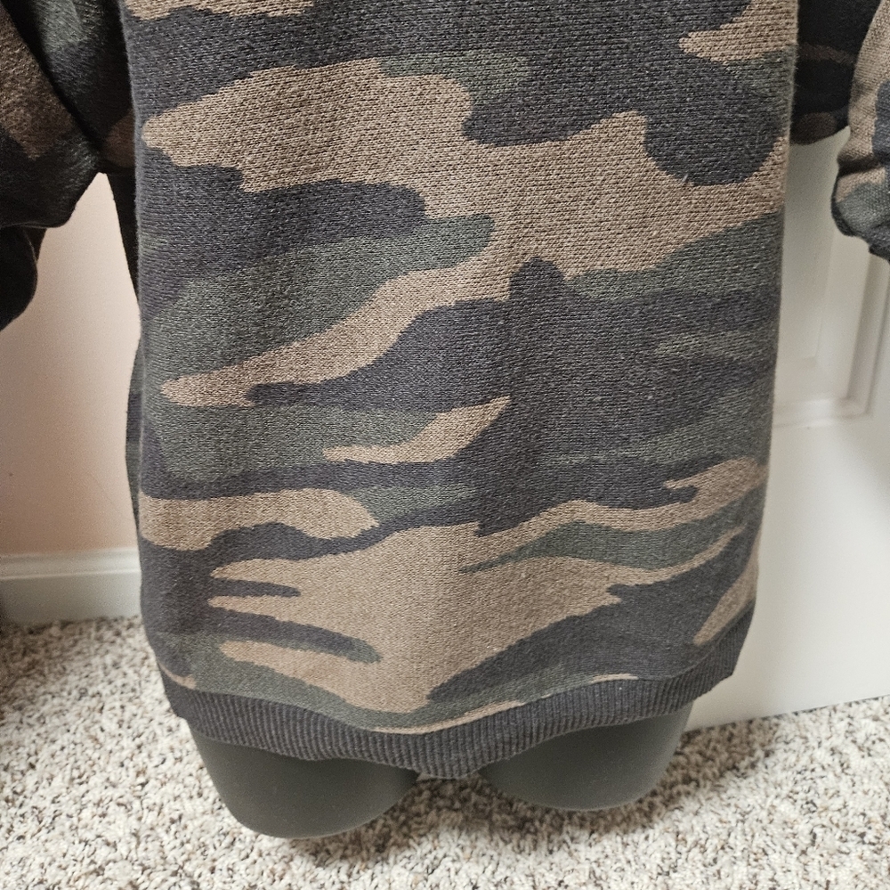 Trendy Camouflage Knit Sweater By New York & Company - Picture 4 of 11